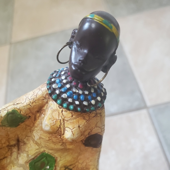 African Woman Tealight Holder - Picture 9 of 9